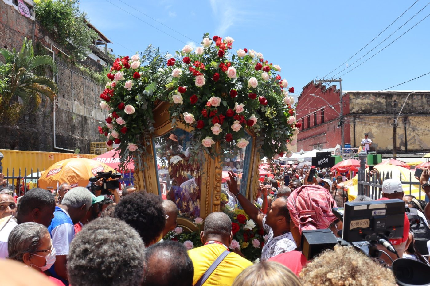 Protetora dos olhos, Santa Luzia recebe homenagens de fiéis baianos