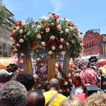 Protetora dos olhos, Santa Luzia recebe homenagens de fiéis baianos