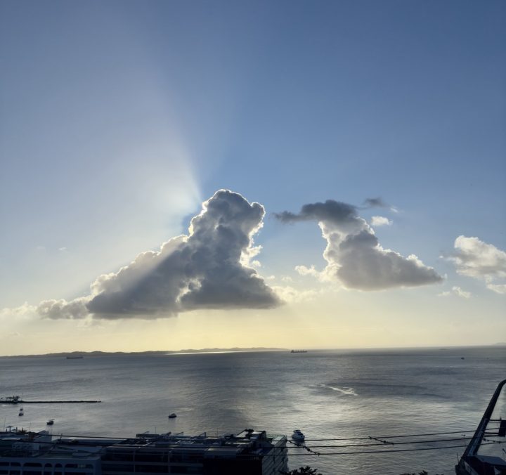Sol entre nuvens: saiba como fica o clima no fim de semana em Salvador