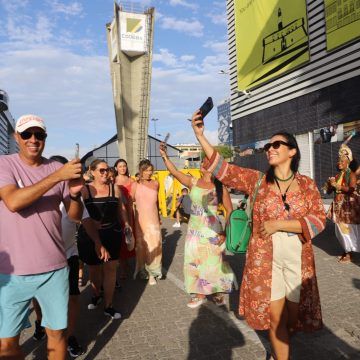 Último navio de cruzeiro de 2024 traz seis mil turistas à capital baiana