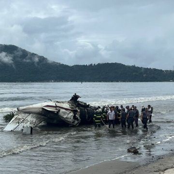 Avião de pequeno porte explode no Litoral Norte de São Paulo