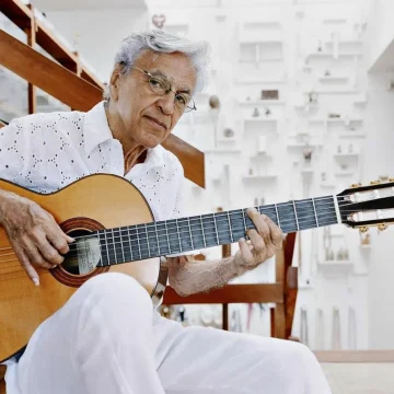 Caetano Veloso celebra indicação de ‘Ainda Estou Aqui’ ao Oscar: ‘Isso é cinema nacional’