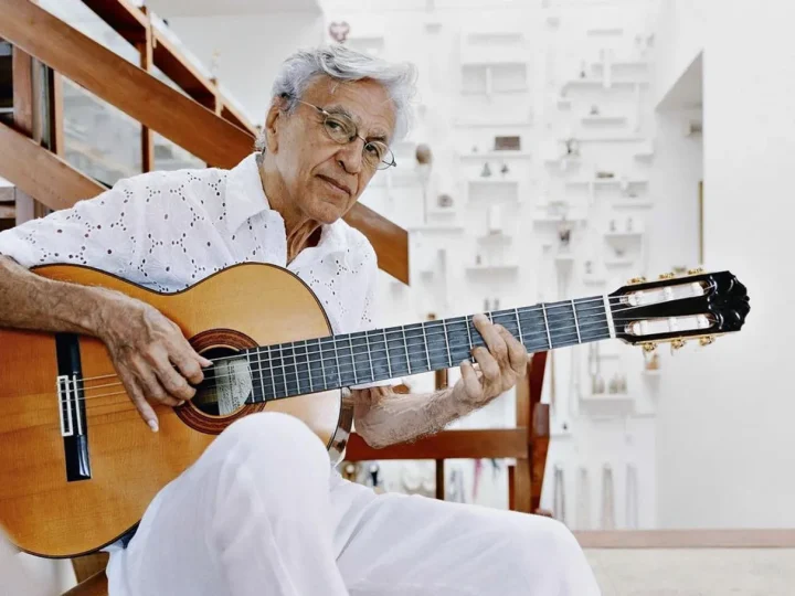 Caetano Veloso celebra indicação de ‘Ainda Estou Aqui’ ao Oscar: ‘Isso é cinema nacional’