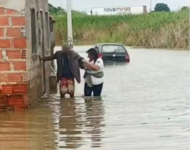 Duas cidades baianas decretam estado de emergência por causa das fortes chuvas