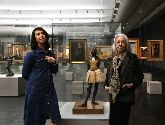 Fernanda Torres e Fernanda Montenegro interpretam Lina Bo Bardi em vídeo-instalação exibida no MASP