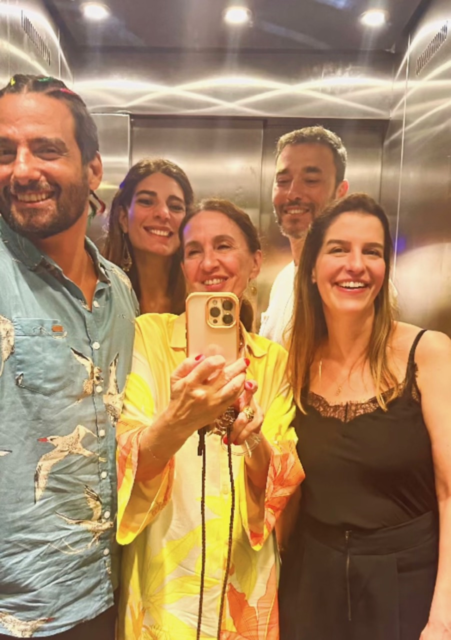 Andréia Sadi e André Rizek em Salvador: casal janta com Flora Gil em endereço do momento