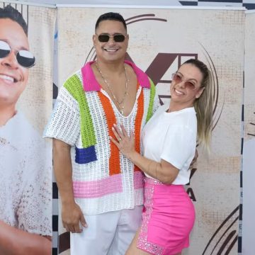 Xanddy posa agarradinho com Carla Perez antes de show no Rio de Janeiro; fotos