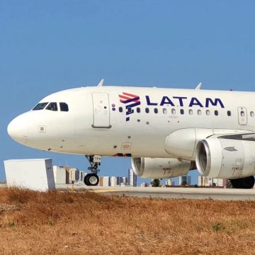 Latam planeja expandir tarifa sem bagagem de mão para mais voos internacionais