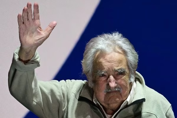 Pepe Mujica revela avanço do câncer e fala em despedida: ‘Não farei mais tratamentos’