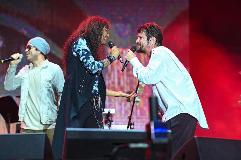 Saulo surpreende com homenagem a Luiz Caldas no Festival de Verão