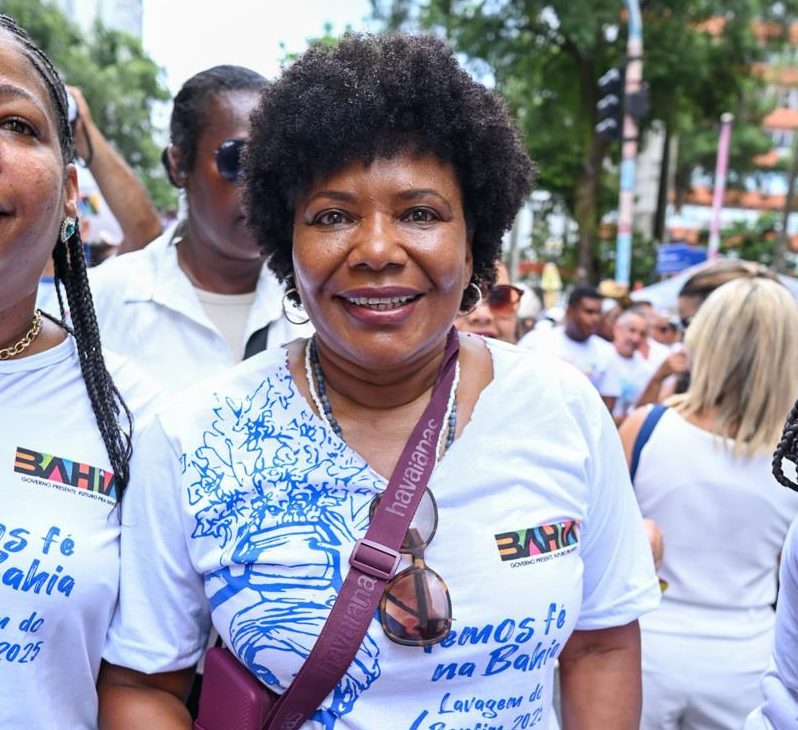 Ministra Margareth Menezes faz cortejo até o Bonfim: ‘momento especial’