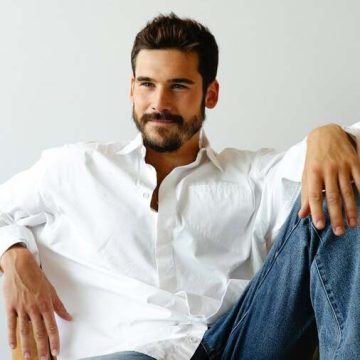 Nicolas Prattes celebra 10 anos da Globo e ganha declaração de Sabrina Sato: “Que trajetória linda”