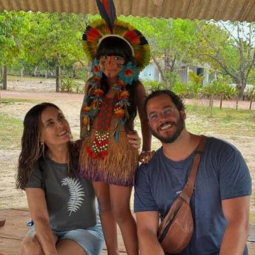 Fátima Bernardes e Túlio Gadêlha visitam reserva indígena na Bahia; veja fotos