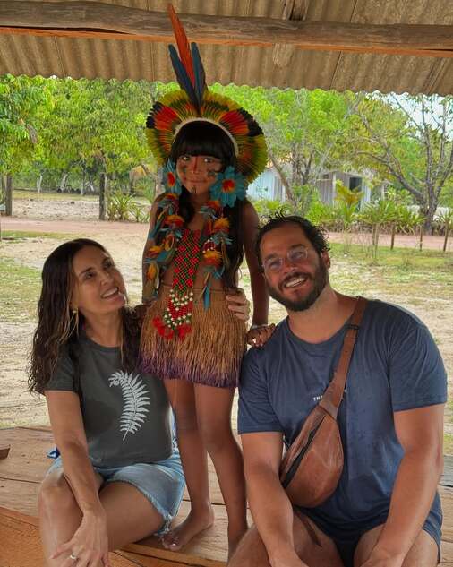 Fátima Bernardes e Túlio Gadêlha visitam reserva indígena na Bahia; veja fotos