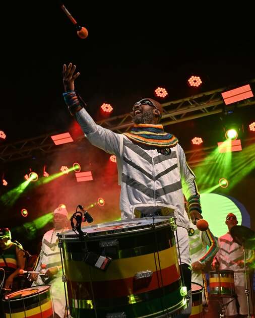 Nos preparativos para o Carnaval, Olodum faz ensaio gratuito no Pelourinho