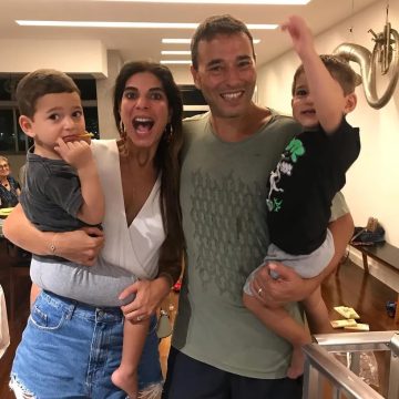 André Rizek pede Andréia Sadi em casamento: ‘Celebrar a nossa história e nossos filhos’