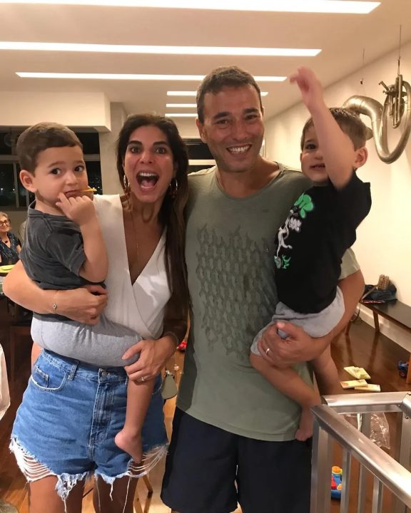 André Rizek pede Andréia Sadi em casamento: ‘Celebrar a nossa história e nossos filhos’