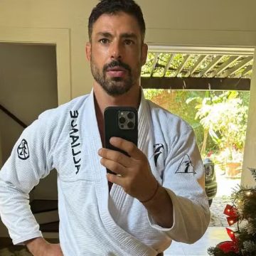 Cauã Reymond compartilha primeiro treino de jiu-jítsu do ano e arranca elogios