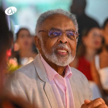 Noite da Aclamação: homenageado do evento, Gilberto Gil é recebido por Leo Santana e Lore Improta: ‘Tudo isso é muito Bahia’