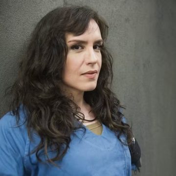 Maria Clara Spinelli exclui posts e anuncia fim da carreira: ‘Aposenta-se uma atriz-trans’