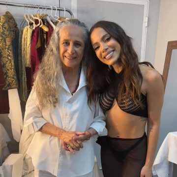 Anitta tieta Maria Bethânia em camarim e ganha declaração: ‘Admiração mútua’