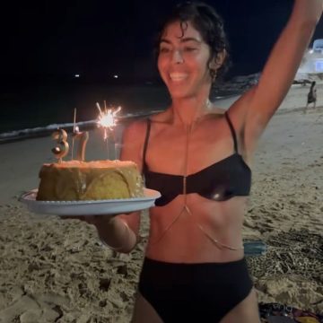 Bela Gil completa 37 anos e comemora no Porto da Barra, em Salvador; veja fotos