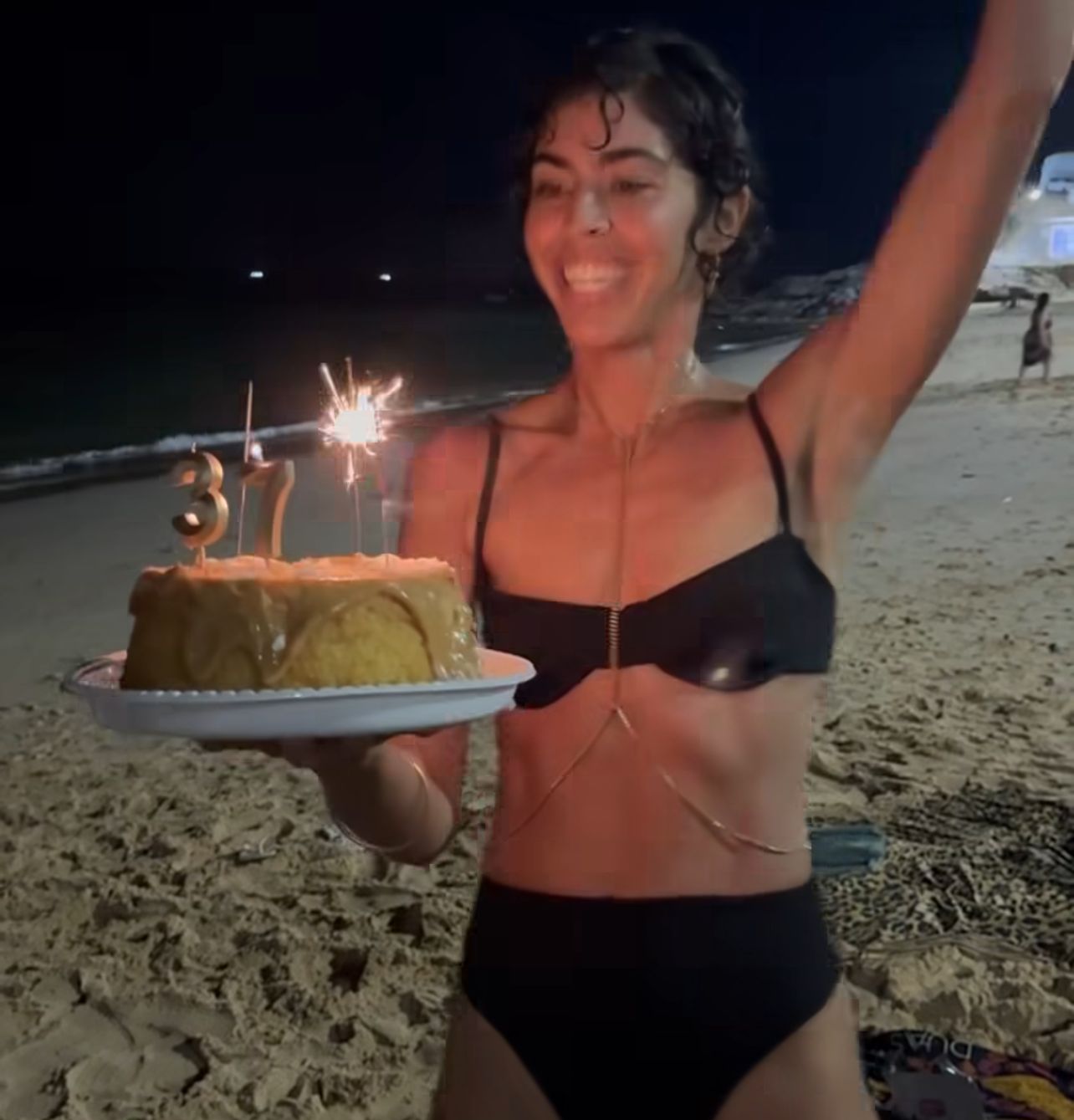 Bela Gil completa 37 anos e comemora no Porto da Barra, em Salvador; veja fotos