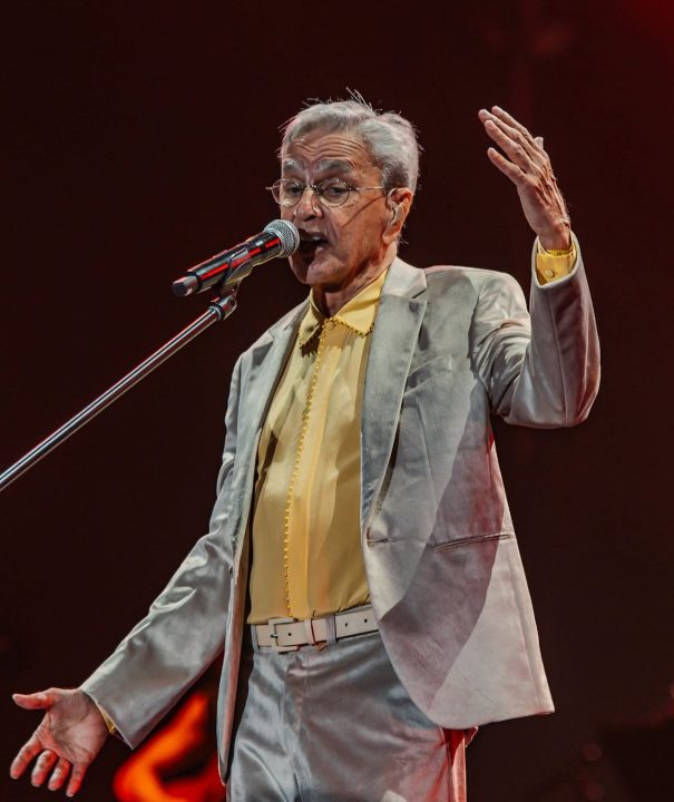 No réveillon do Rio, Caetano Veloso volta a cantar louvor e explica interesse por evangélicos