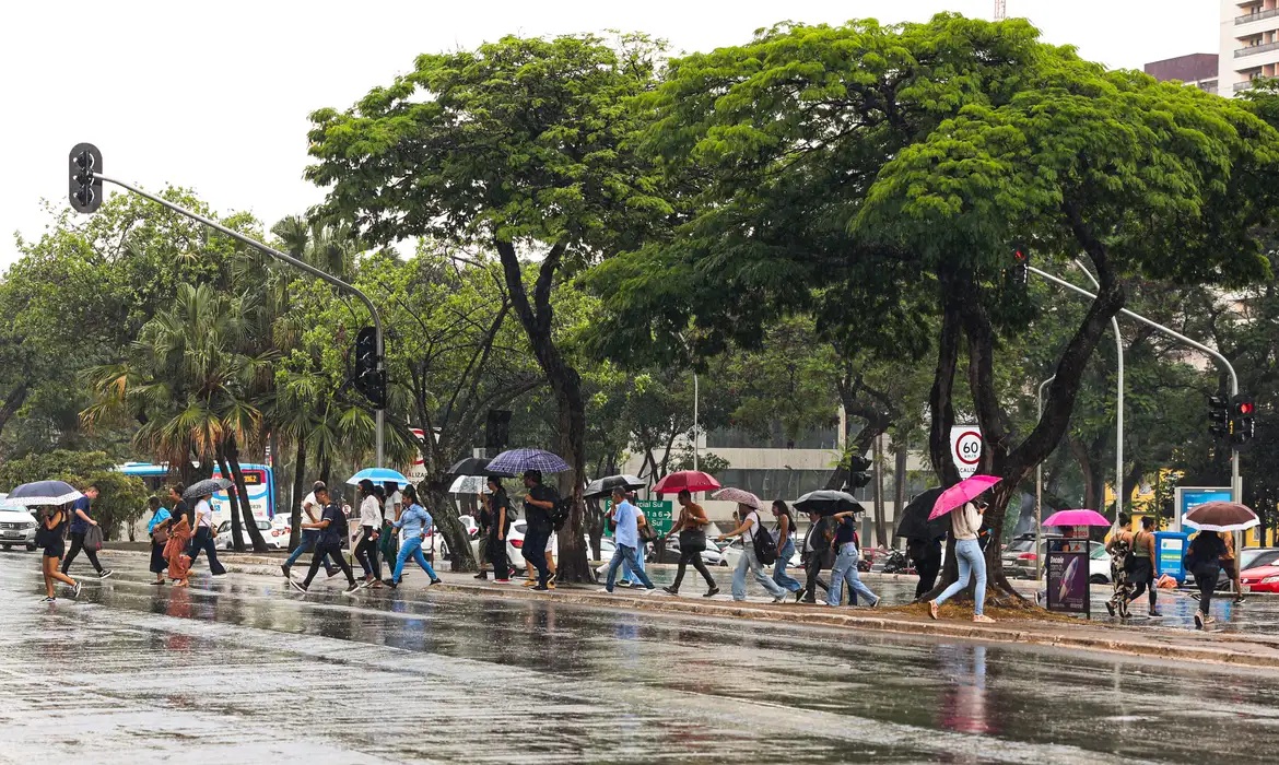 Inmet alerta para chuvas em grande parte do país; Bahia está na lista