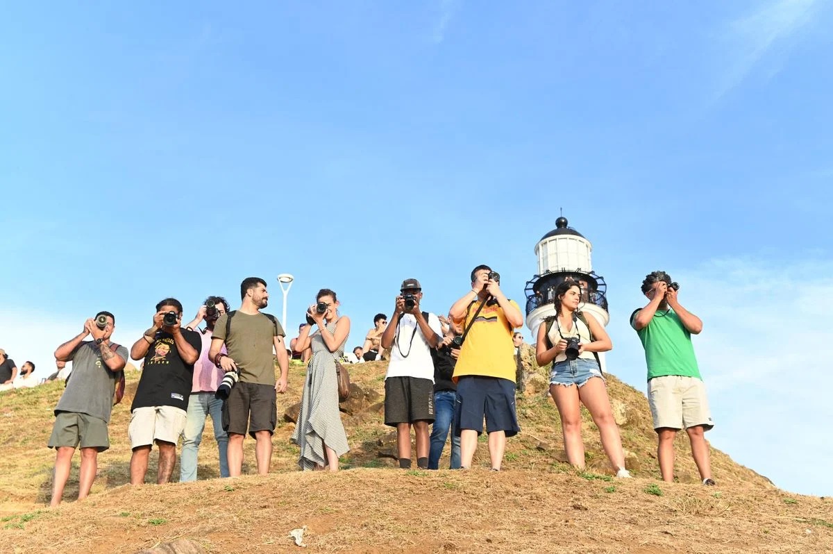 Amantes da fotografia se reúnem no Farol da Barra para celebrar Dia do Fotógrafo