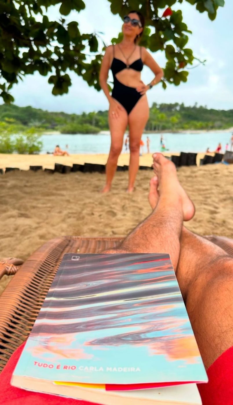 Túlio Gadêlha posta foto de Fátima Bernardes em praia na Bahia: “Mais quente que o verão”