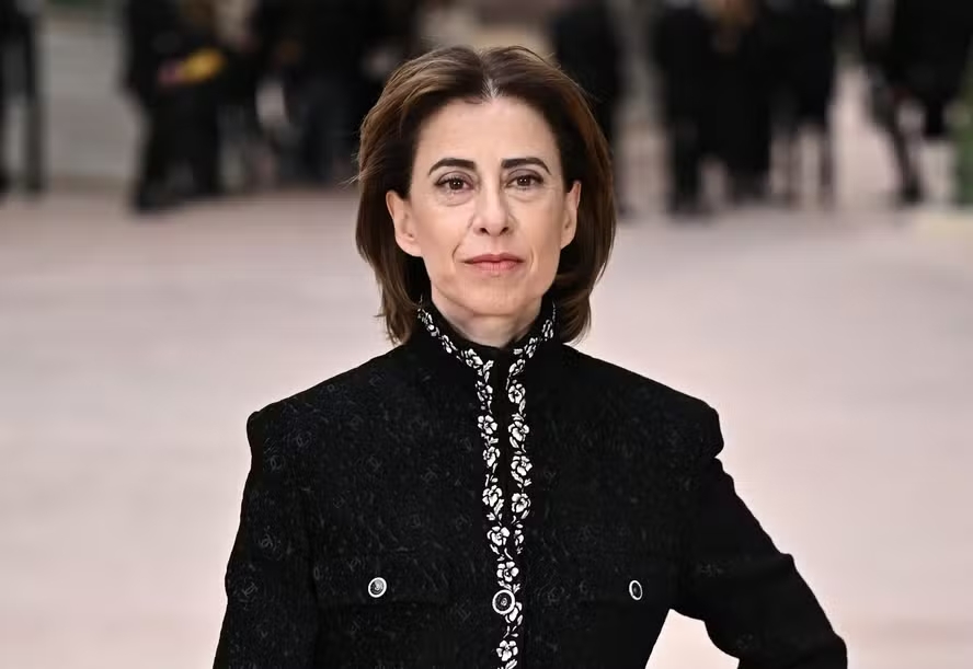 Fernanda Torres vai à Paris Fashion Week e fala do look do Oscar