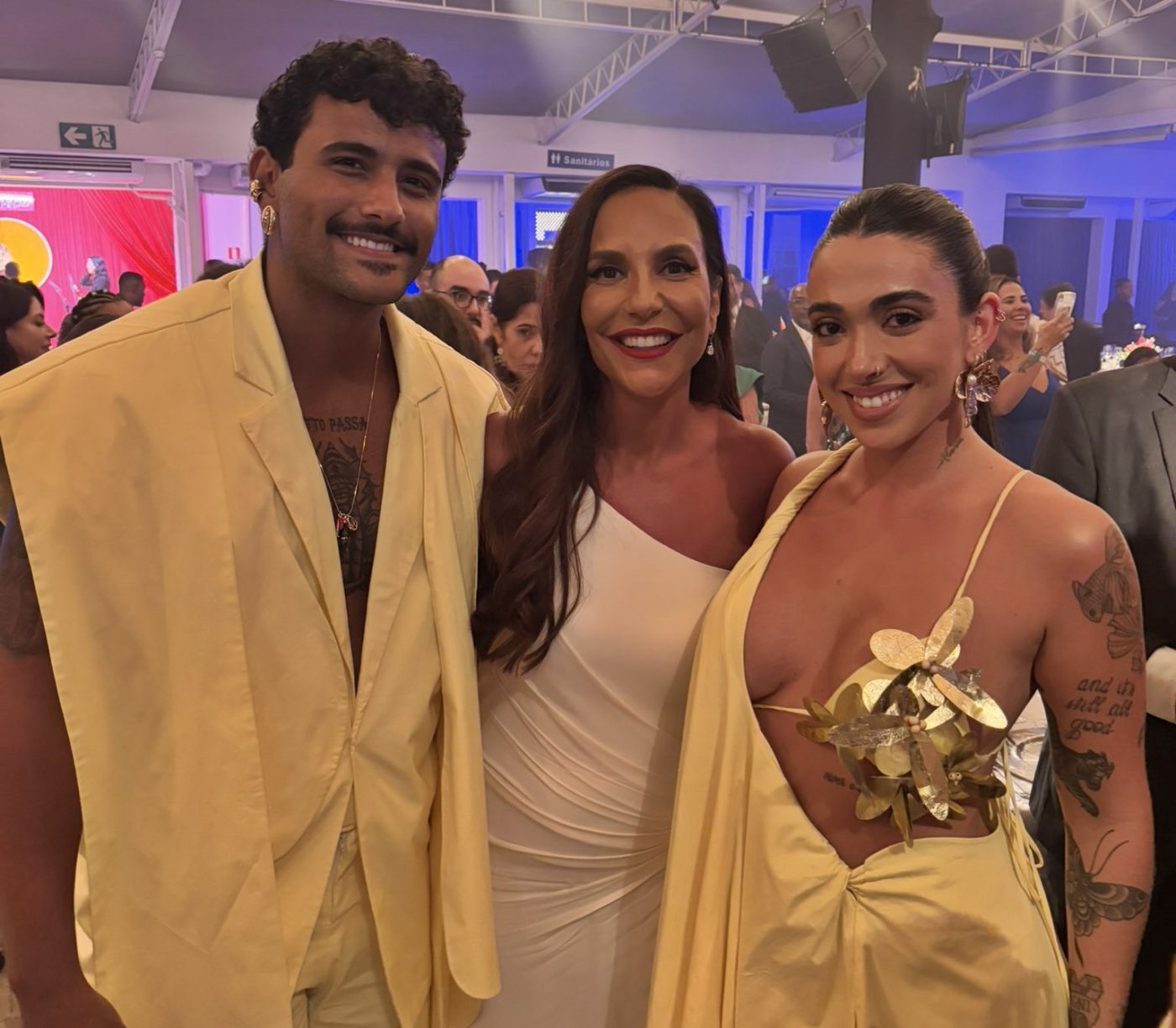 Lucas Pizane tieta Ivete Sangalo em evento e revela bastidores: ‘Parece minha parente’