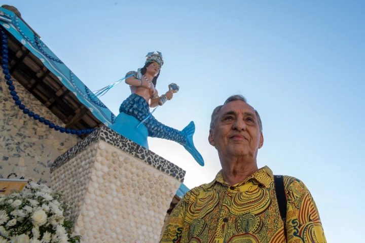 Novinha em folha: imagem de Iemanjá é entregue restaurada no Rio Vermelho