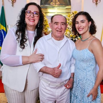 Renato Aragão comemora 90 anos com missa no Cristo Redentor