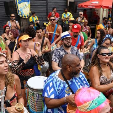 Abertura não oficial do carnaval reúne foliões no Rio de Janeiro