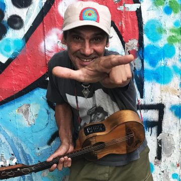 Um ano depois, Manu Chao faz outro show acústico em Salvador