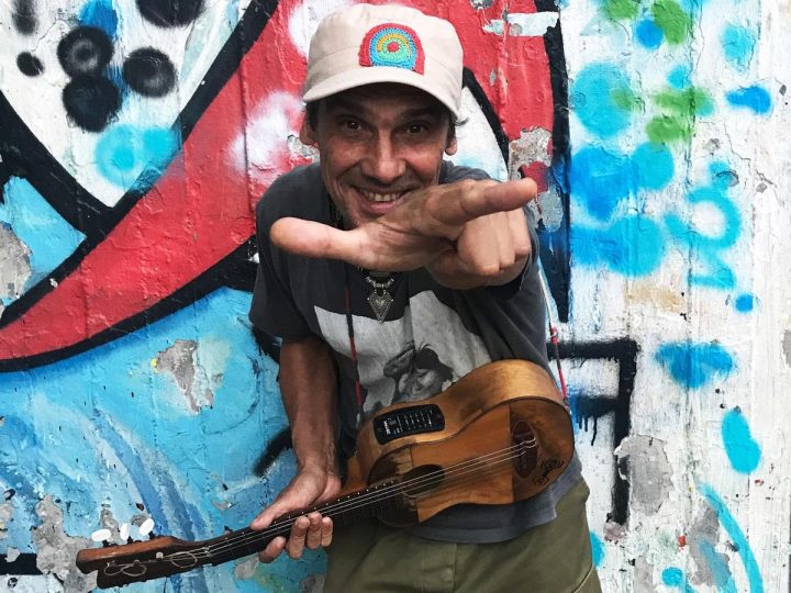 Um ano depois, Manu Chao faz outro show acústico em Salvador