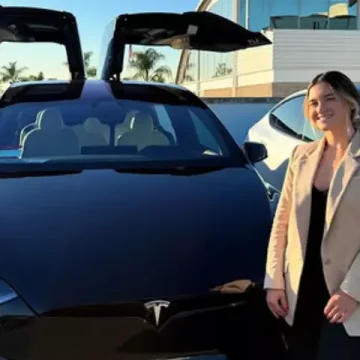 Filha de Gugu compra ‘carro de Elon Musk’ por R$ 400 mil: ‘O antigo estava caindo aos pedaços’