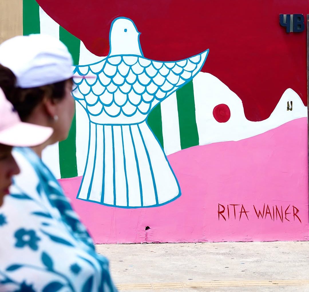 Salvador ganha primeiro mural assinado por Rita Wainer, que celebra cultura baiana: ‘Arte e axé por toda parte’