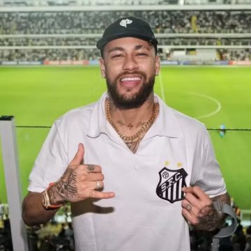 Neymar encerra contrato com Al-Hilal e pode reassumir camisa 10 do Santos