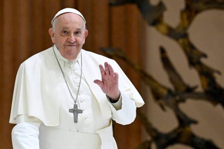 Papa Francisco escolhe primeira mulher para comandar importante departamento no Vaticano