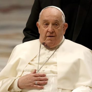 Papa Francisco manda mensagem a Donald Trump, recém-empossado presidente dos EUA