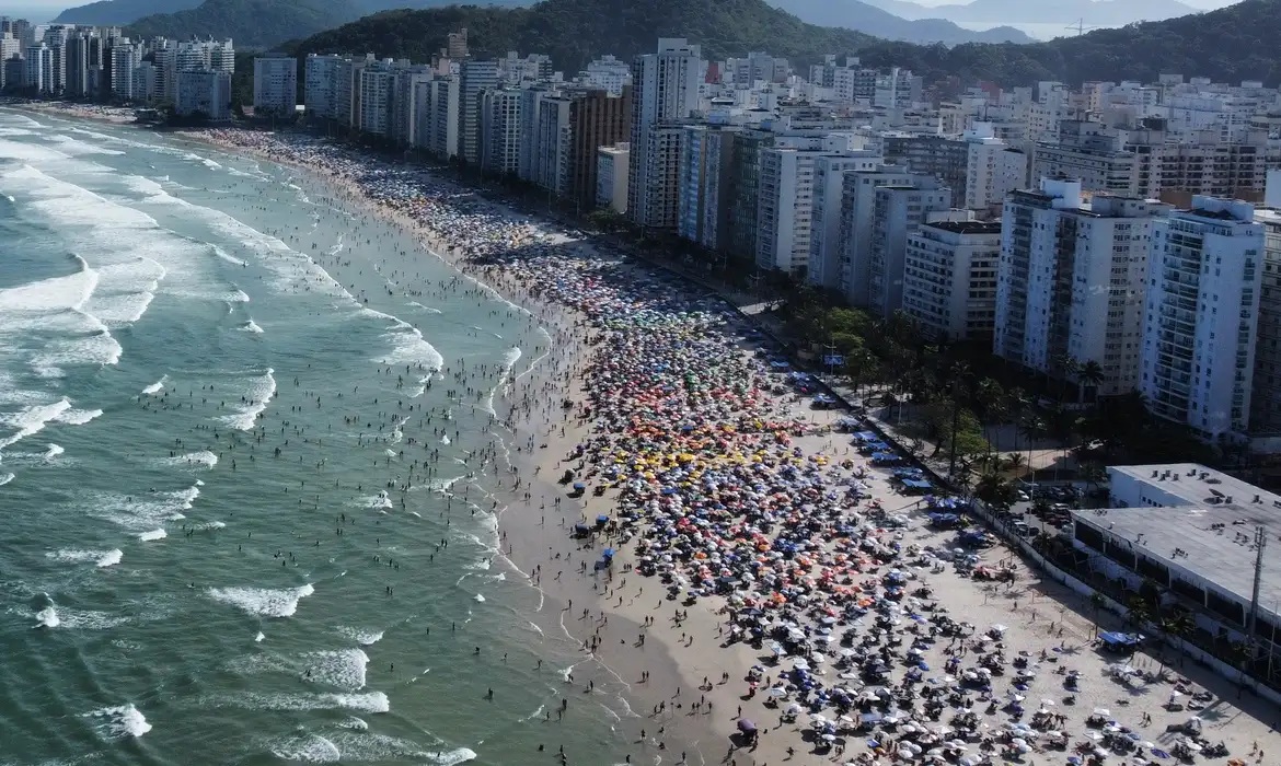 Situação de contaminação em Guarujá é considerada surto, diz secretaria