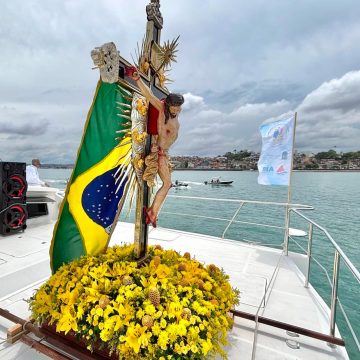 Procissão marítima leva imagem do Senhor do Bonfim à Conceição da Praia