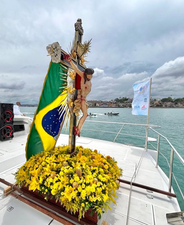 Procissão marítima leva imagem do Senhor do Bonfim à Conceição da Praia