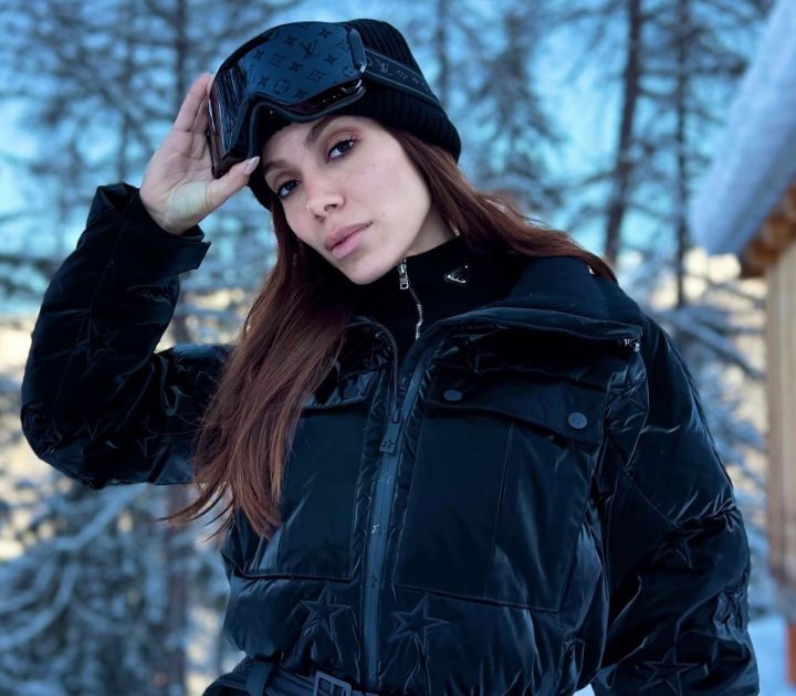 Anitta usa óculos de R$ 10 mil durante férias na Suíça; saiba detalhes