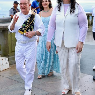 Renato Aragão celebra 90 anos em missa no Cristo Redentor; veja fotos