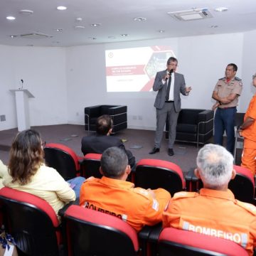 Carnaval 2025: Bombeiros e MPE-BA discutem medidas de segurança, como lotação de trios