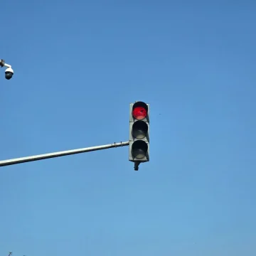 Que horas pode passar no sinal vermelho em Salvador? Transalvador explica